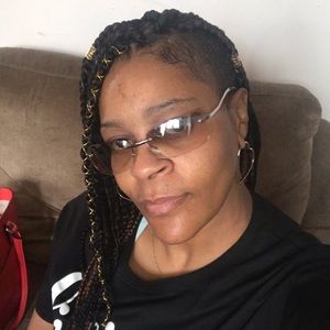 Meet your Posher, Carmela